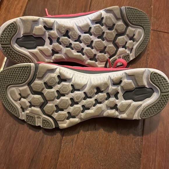 Nike Gym Shoes - Picture 3 of 4